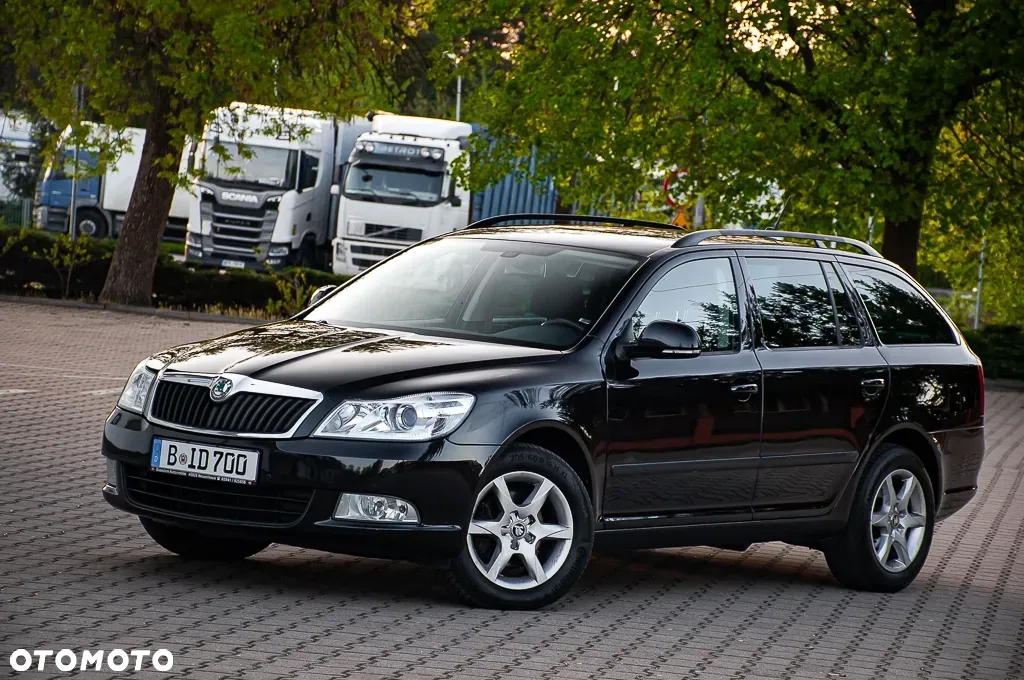 Skoda Octavia Combi 2.0 TDI DPF DSG Ambition - 8