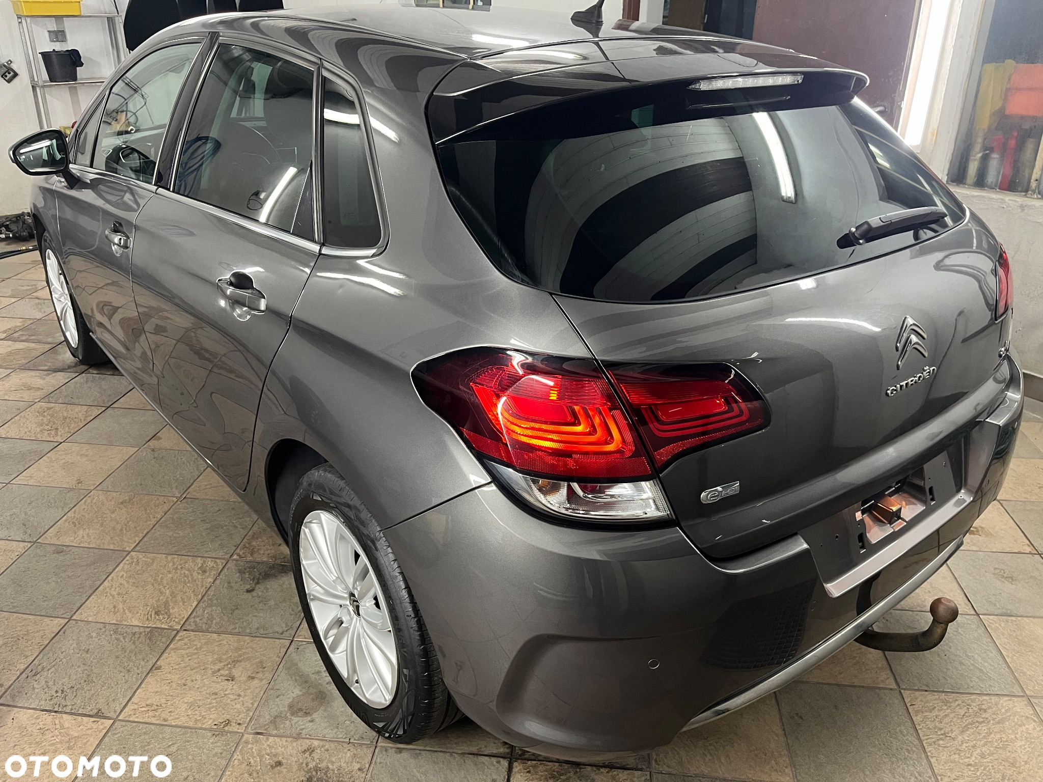 Citroën C4 e-HDi 115 Selection - 3