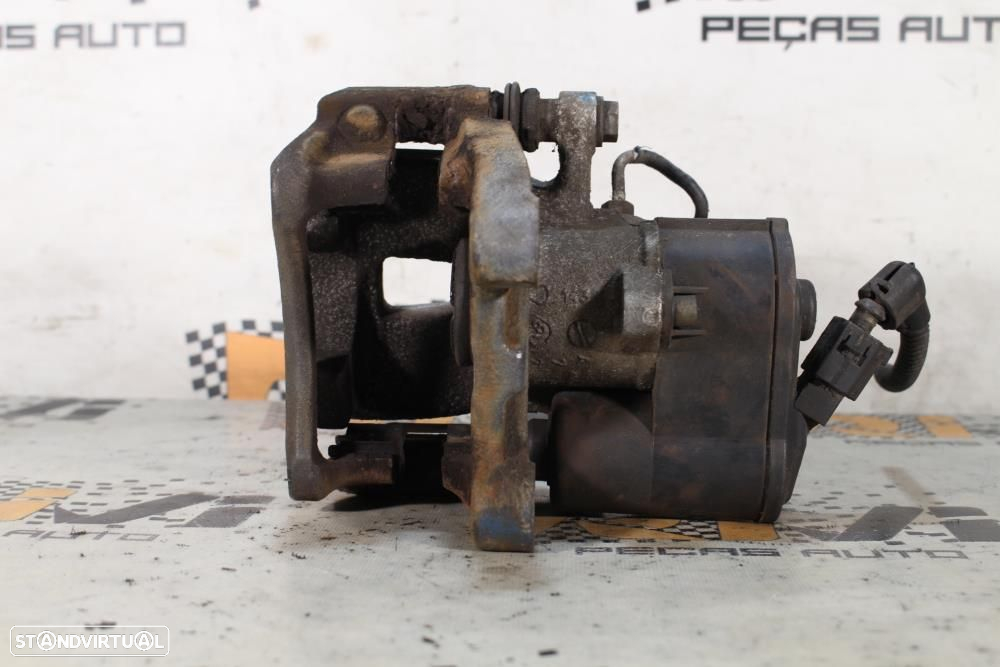 Pinça Volkswagen Passat (3C2)  32332267L / 32332267 L / Pinça Traseira - 5