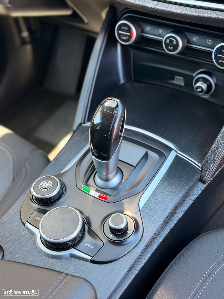 Alfa Romeo Stelvio 2.2 16V AT8 - 13