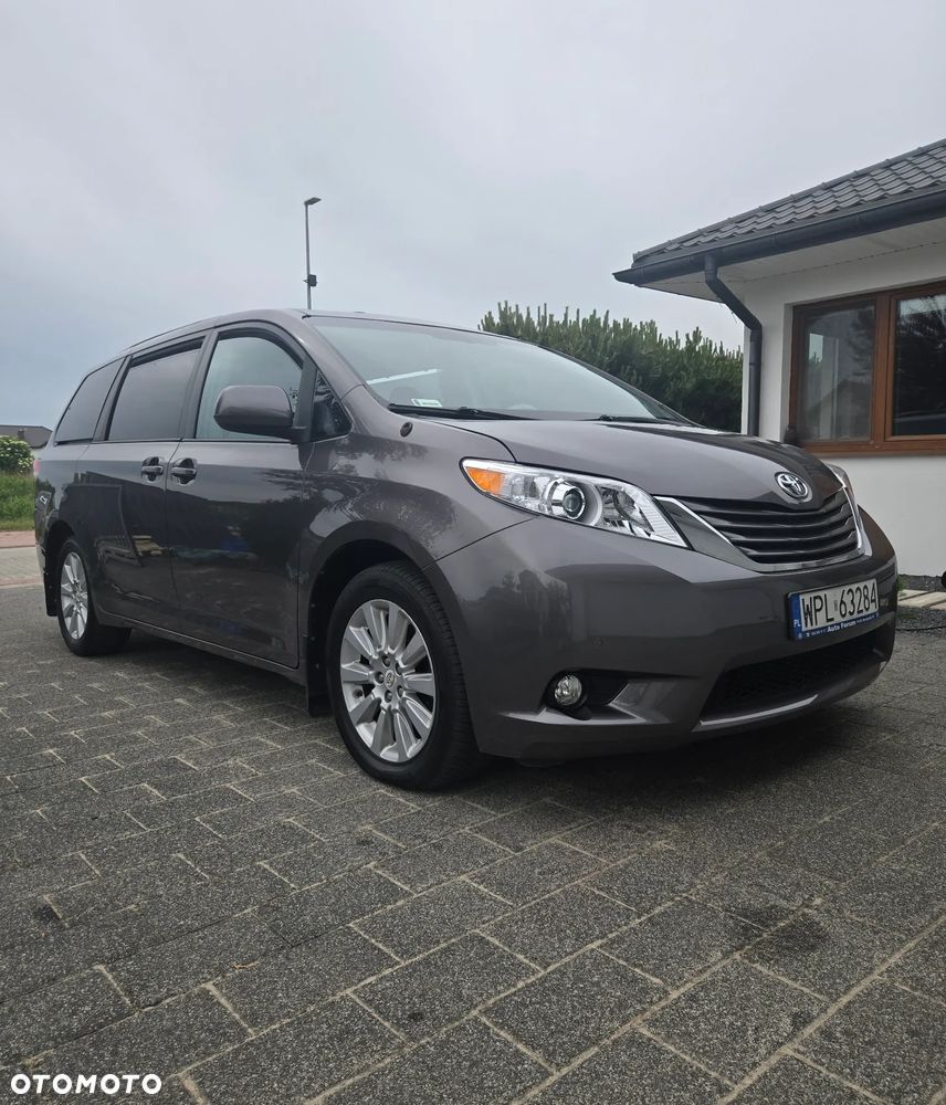 Toyota Sienna 3.5 XLE AWD - 4