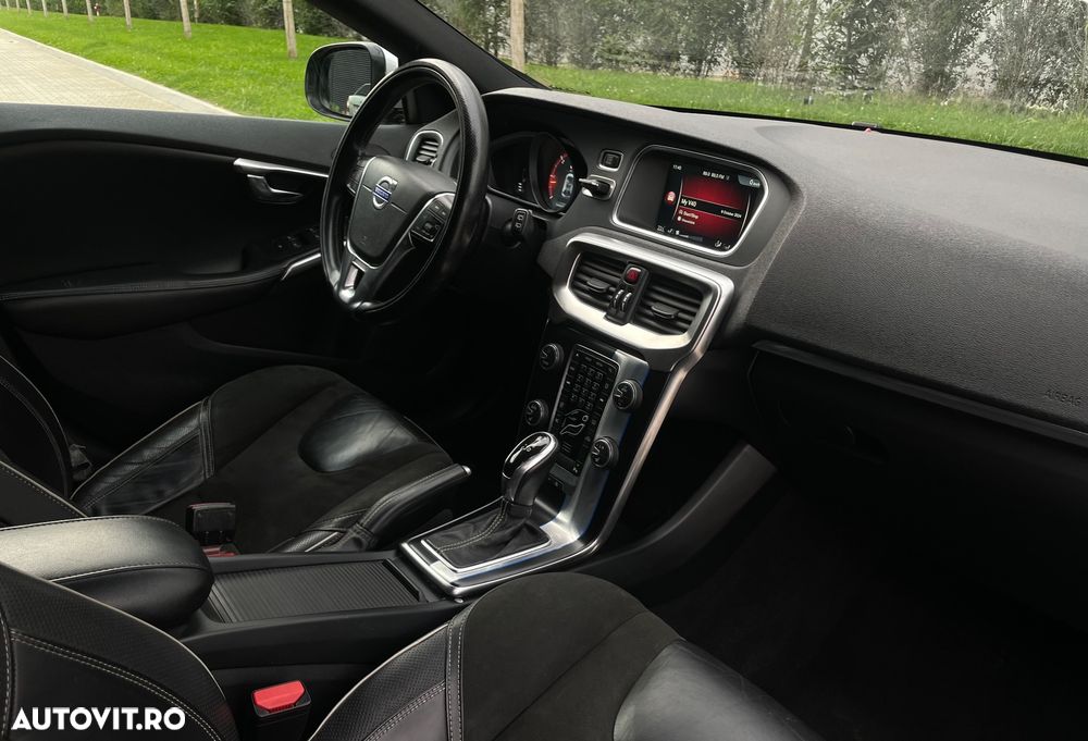 Volvo V40 D3 Aut. R-Design - 9