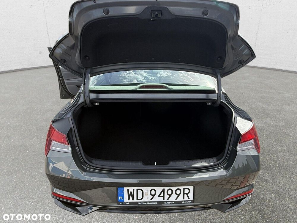 Hyundai Elantra 1.6 Smart CVT - 24