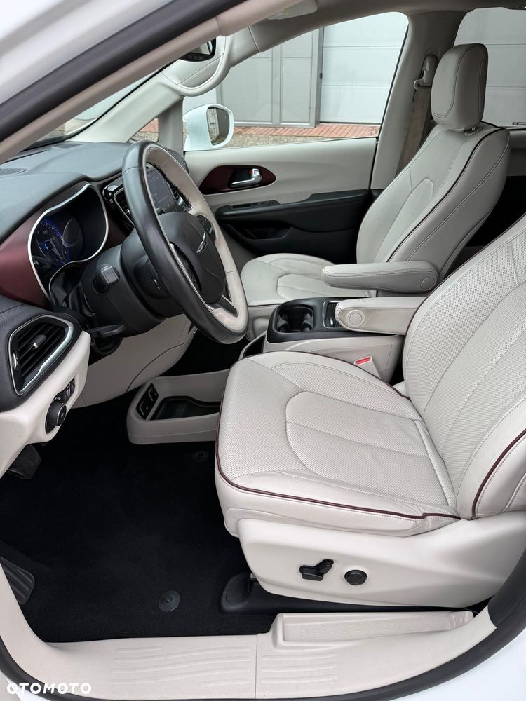 Chrysler Pacifica - 16