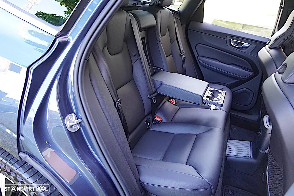 Volvo XC 60 2.0 T8 PHEV Plus Bright AWD - 24