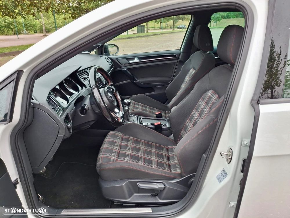 VW Golf GTI Performance BlueMotion - 11