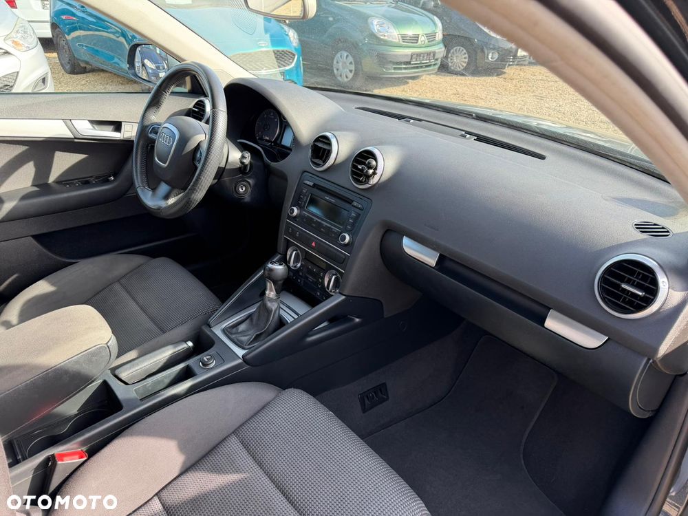 Audi A3 Sportback 2.0 TDI Ambiente - 23