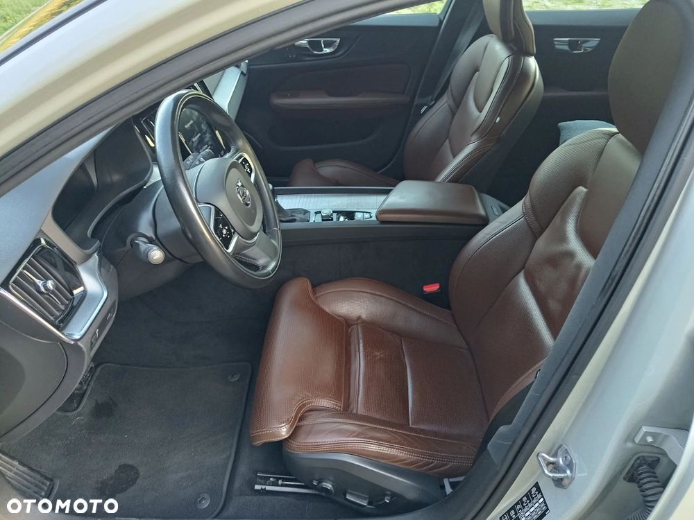 Volvo V60 Cross Country D4 AWD Geartronic - 22