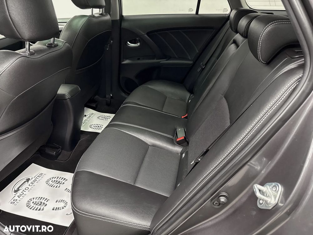 Toyota Avensis 2.0 D-4D Executive - 18