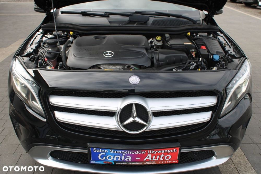 Mercedes-Benz GLA - 12