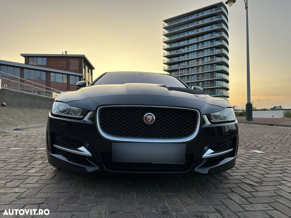 Jaguar XE 2.0 Portfolio - 10