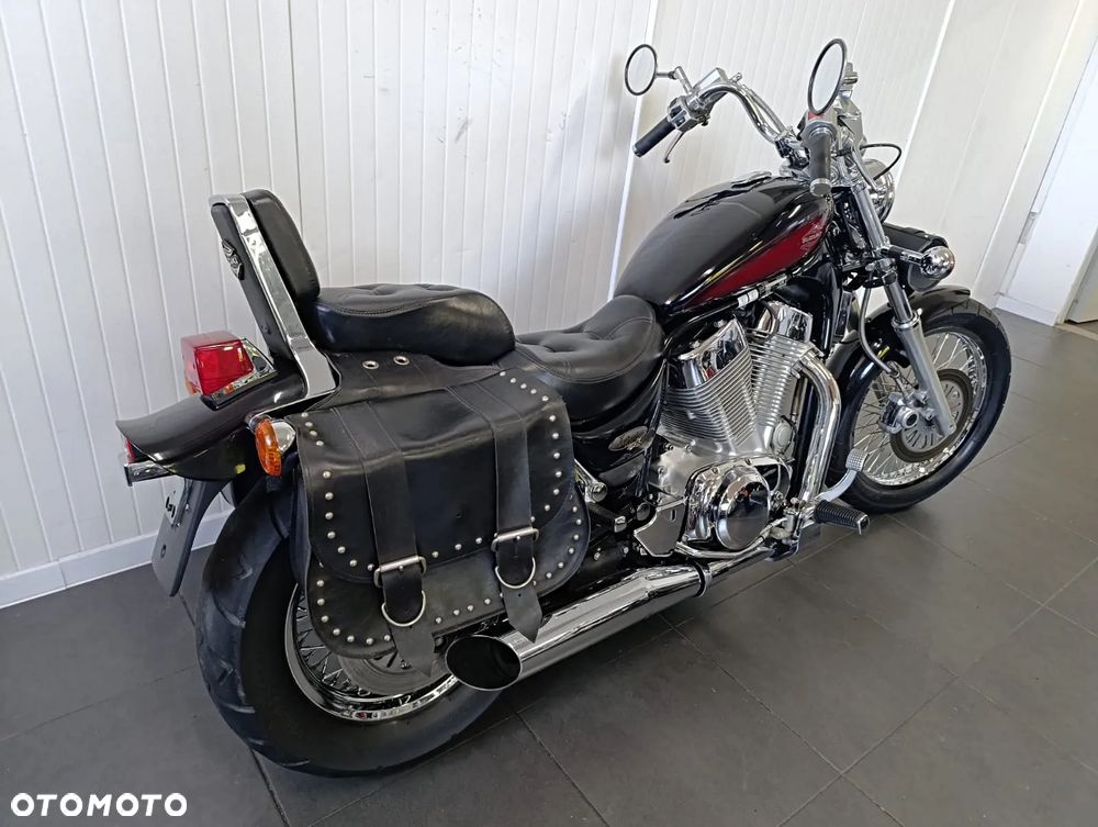 Suzuki Intruder - 3
