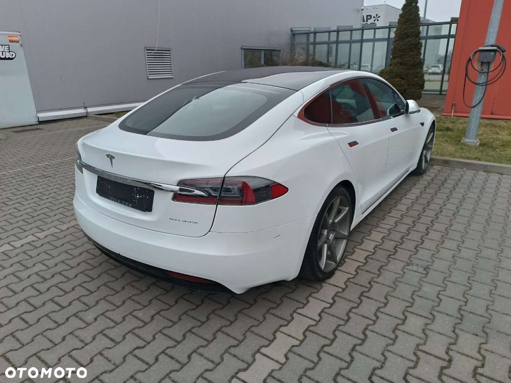 Tesla Model S - 13