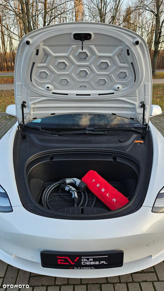 Tesla Model 3 - 35