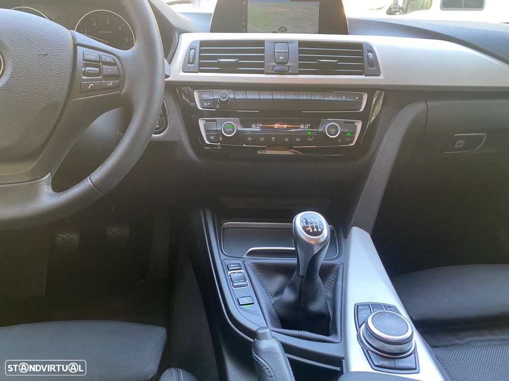 BMW 318 d Touring Ultimate - 21