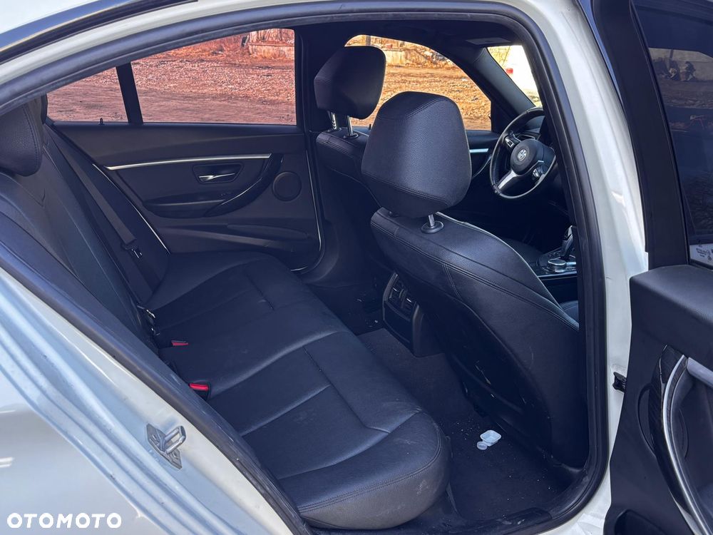 BMW Seria 3 ver-330i-xdrive-m-sport-shadow - 14