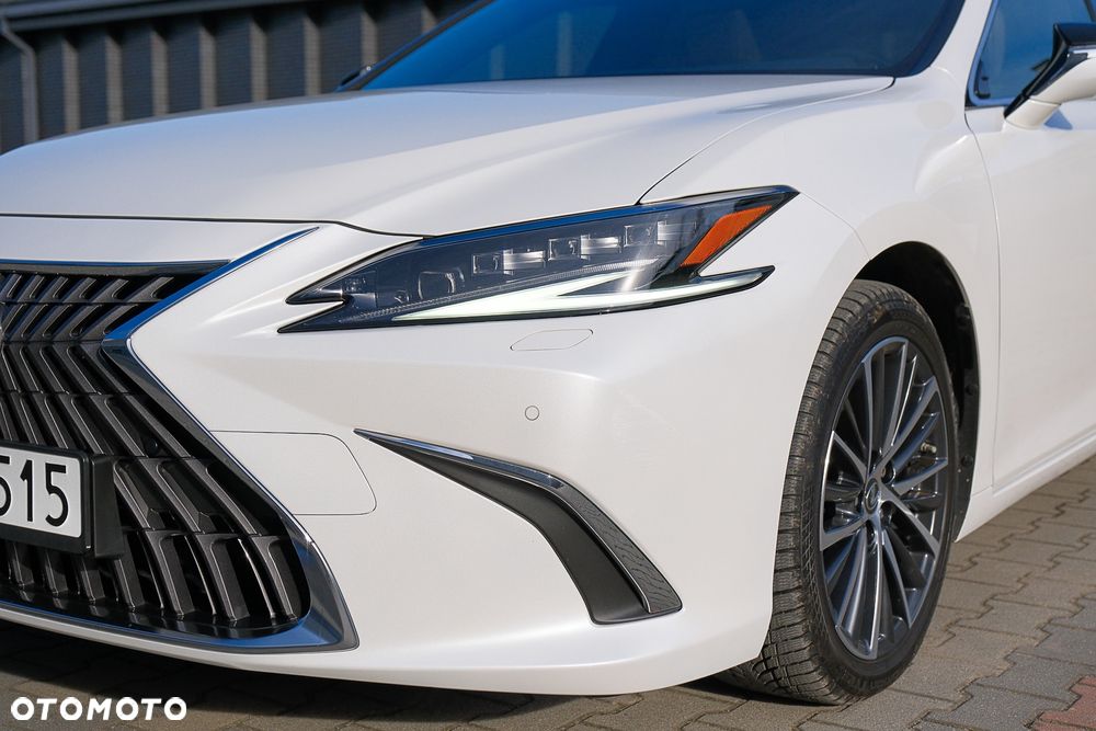 Lexus ES - 7