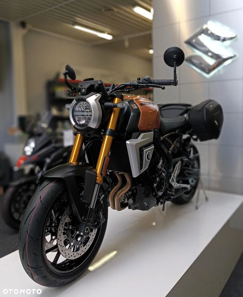 Suzuki T - 17