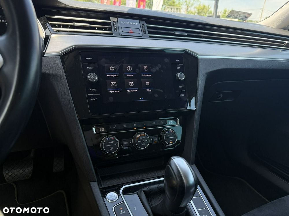 Volkswagen Passat 2.0 TSI Elegance DSG - 22