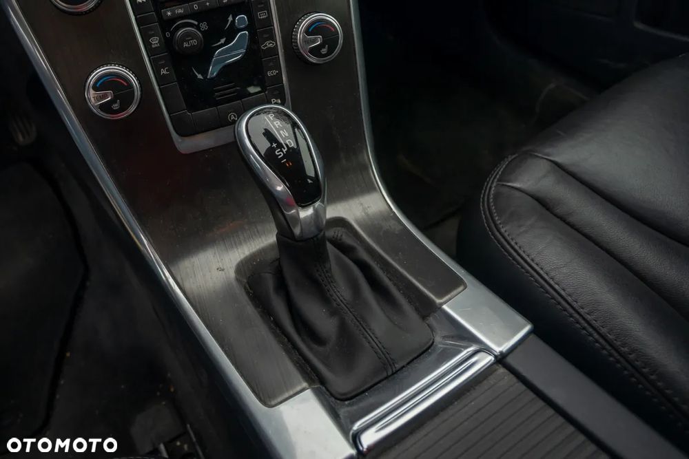 Volvo XC 60 D3 Geartronic Momentum - 17