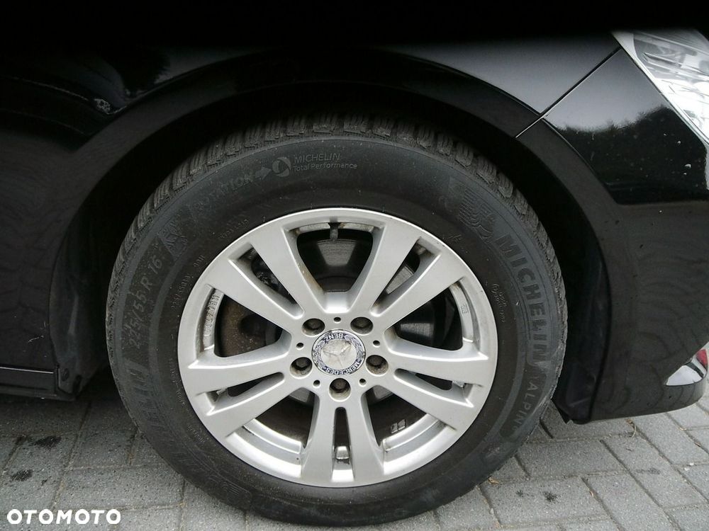 Mercedes-Benz Klasa E 220 BlueTEC 4Matic 7G-TRONIC Avantgarde - 16