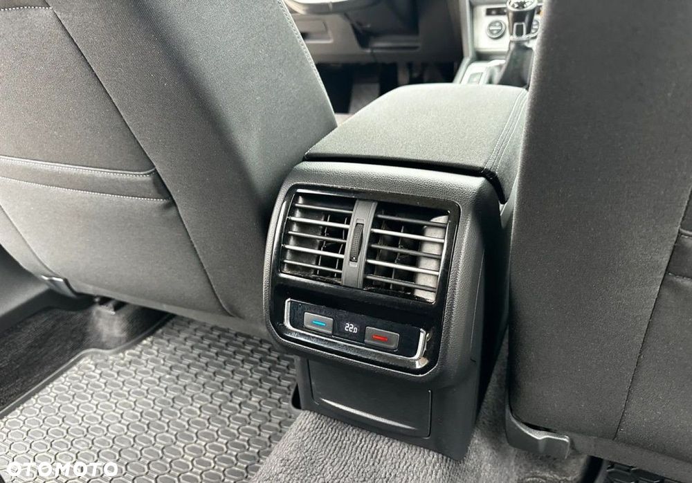 Volkswagen Passat - 26