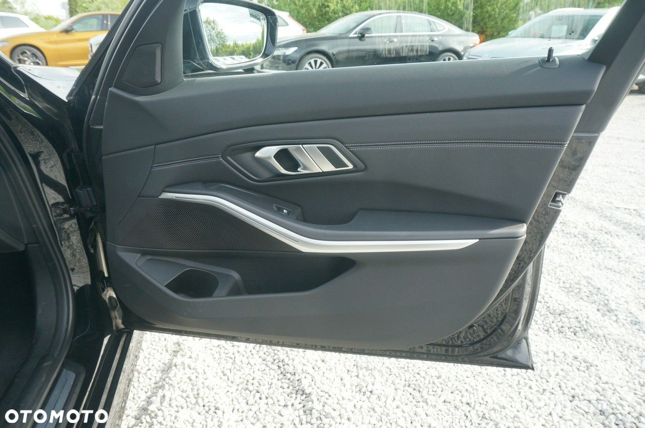BMW Seria 3 320i - 21