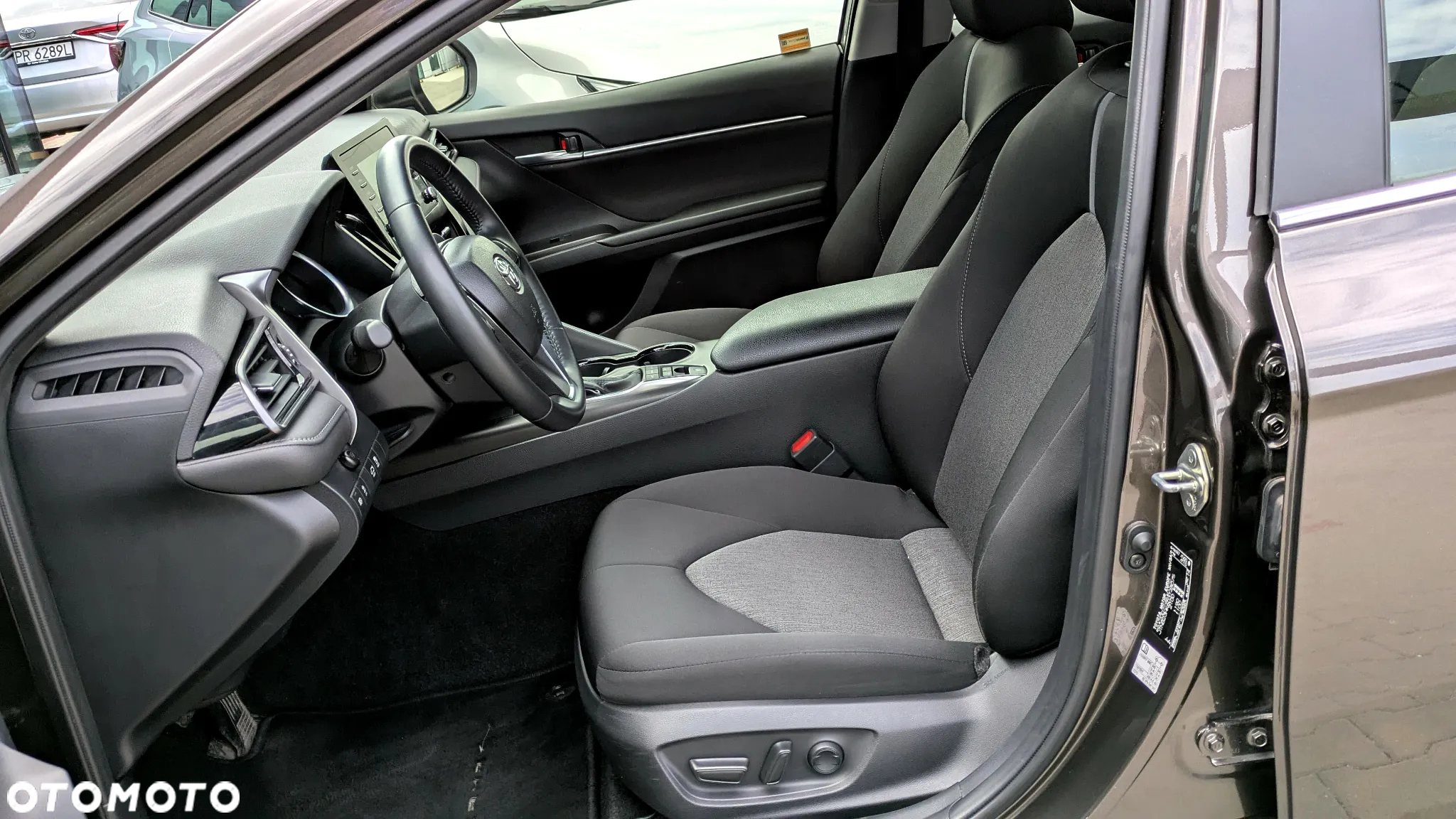 Toyota Camry 2.5 Hybrid Comfort CVT - 6