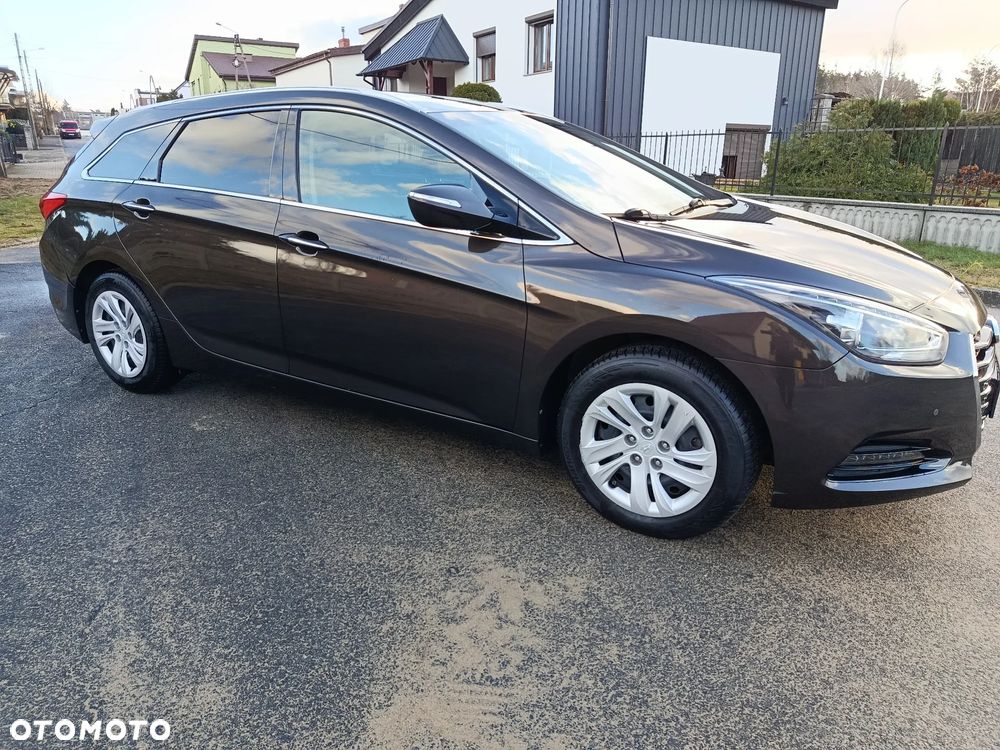 Hyundai i40 Kombi blue 1.6 Family+ - 32