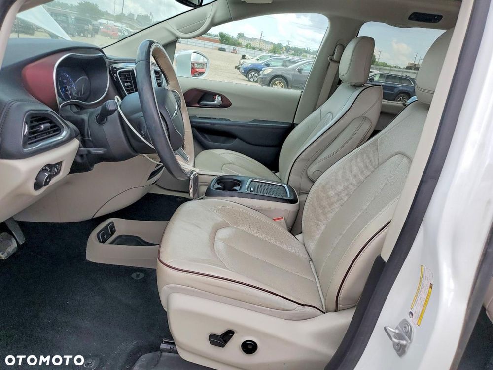 Chrysler Pacifica - 7