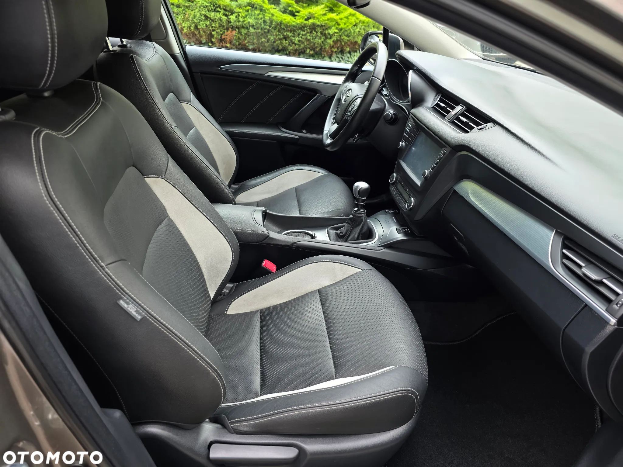 Toyota Avensis 1.8 Prestige - 26
