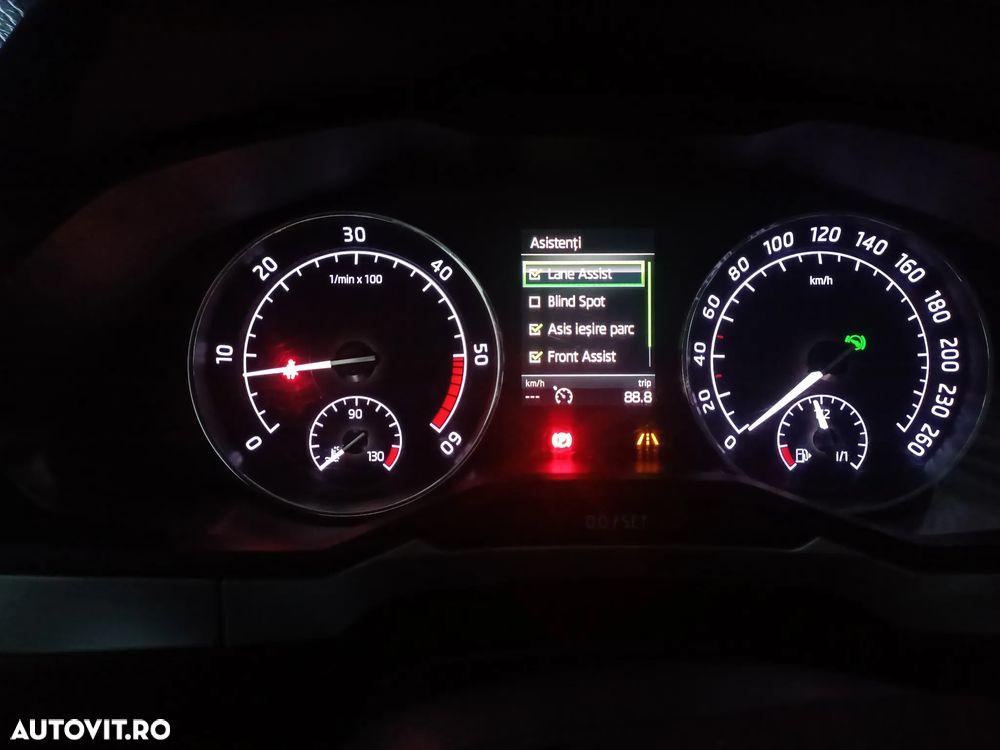 Skoda Superb 2.0 TDI DSG Active - 7