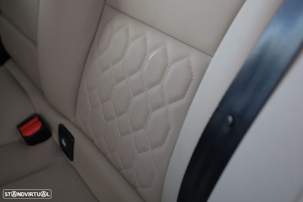 Volvo XC 60 2.0 T6 PHEV Plus Dark - 15