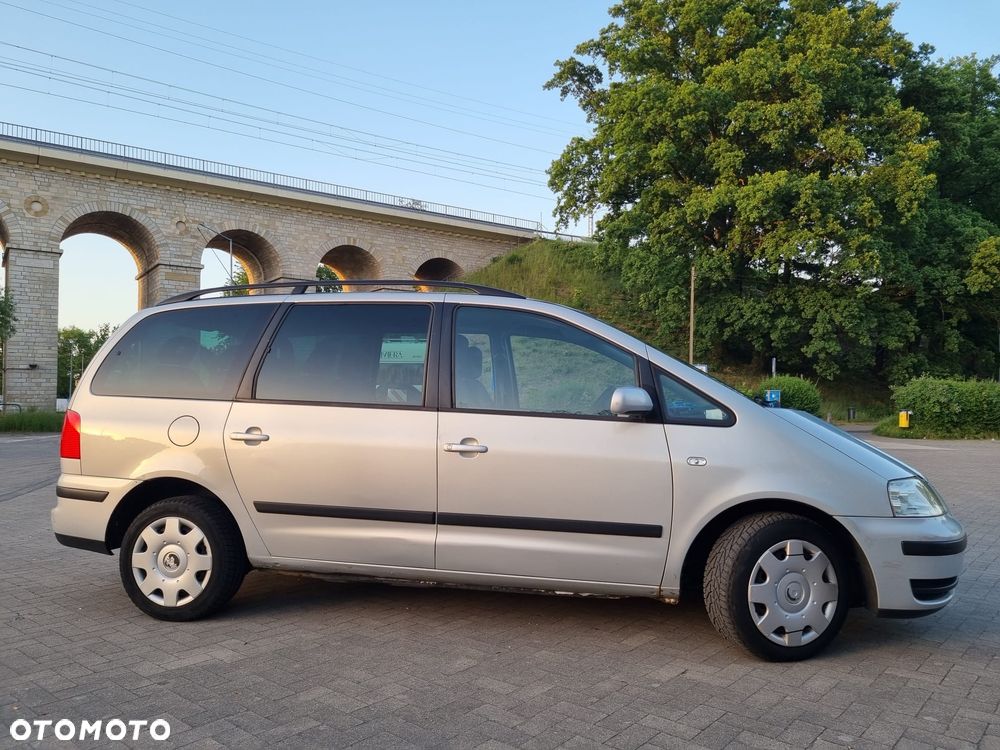 Volkswagen Sharan 1.9 TDI Comfortline Tiptr - 4