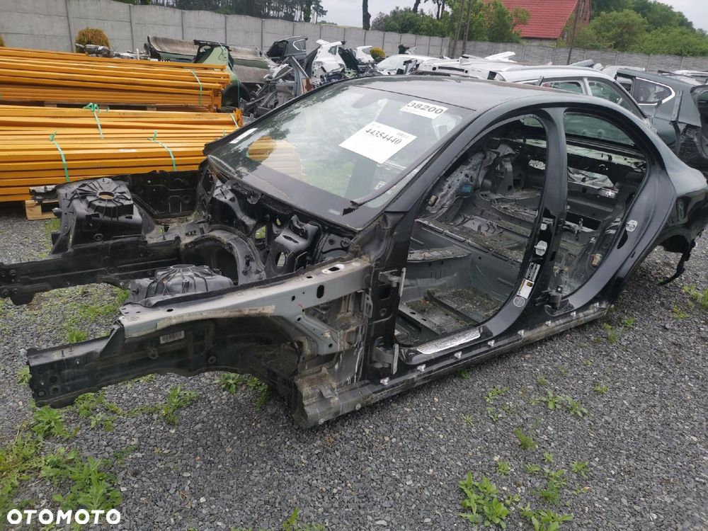 MERCEDES W205 C300 SEDAN CALA KAROSERIA CWIARTKA PRZOD BLOTNIK WANNA PAS - 1