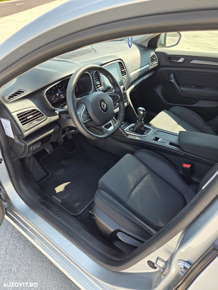Renault Megane TCe 140 GPF LIMITED - 8