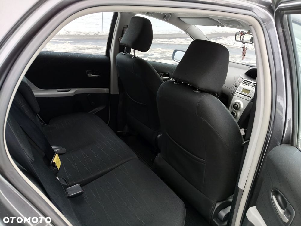 Toyota Yaris - 12