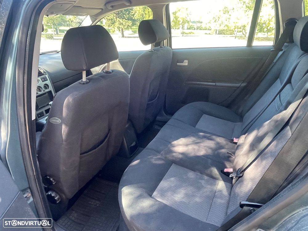 Ford Mondeo SW 2.0 TDdi Ghia - 6
