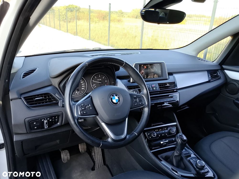 BMW Seria 2 218d Sport Line - 23