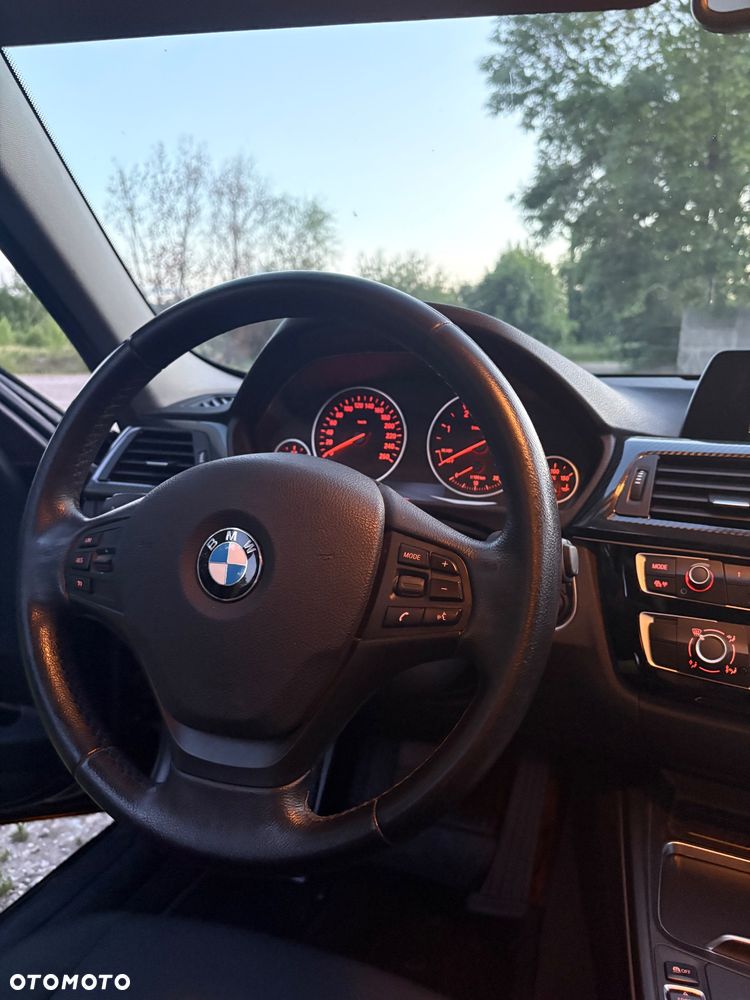 BMW Seria 3 320d xDrive - 11