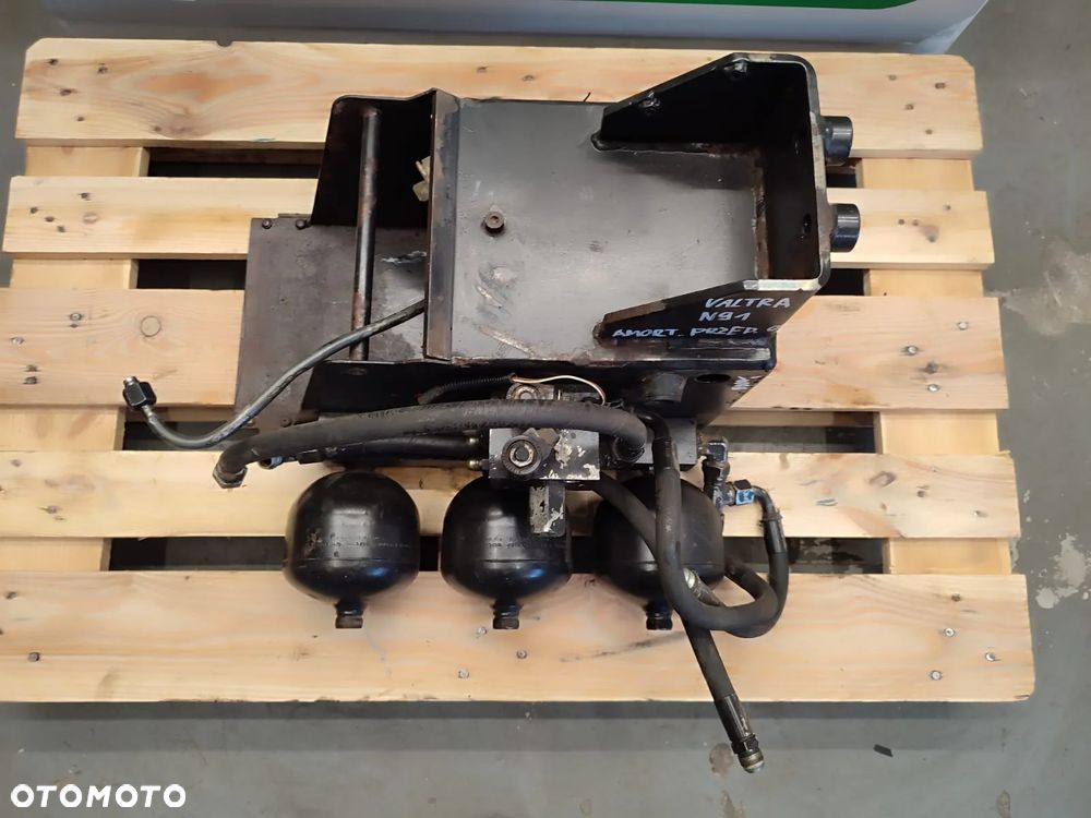 Amortyzacja przedniej osi V34938800 Valtra N91 - 2