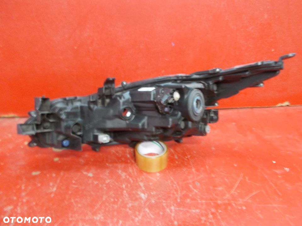 TOYOTA COROLLA E21 SEDAN LAMPA PRAWA 81110-02T30 - 2