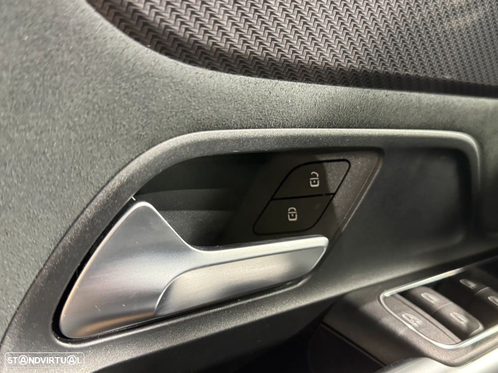 Mercedes-Benz GLA 200 AMG Line - 10