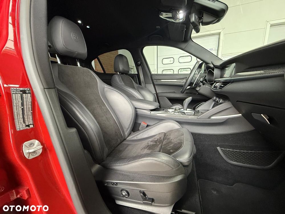 Alfa Romeo Stelvio 2.0 Turbo Veloce TI Q4 - 12
