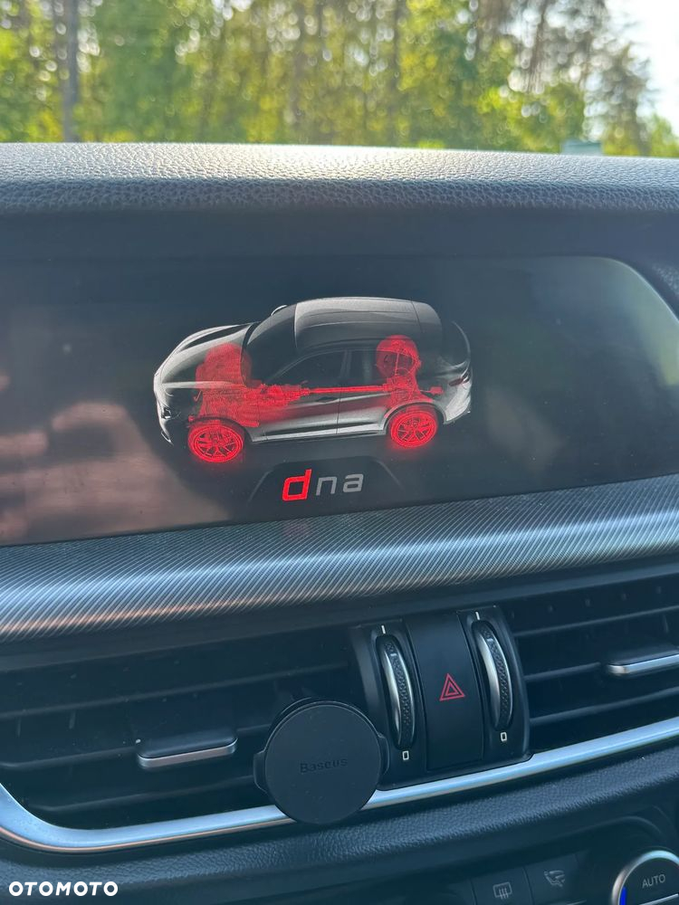 Alfa Romeo Stelvio 2.0 Turbo 16V AT8-Q4 Veloce Ti - 26