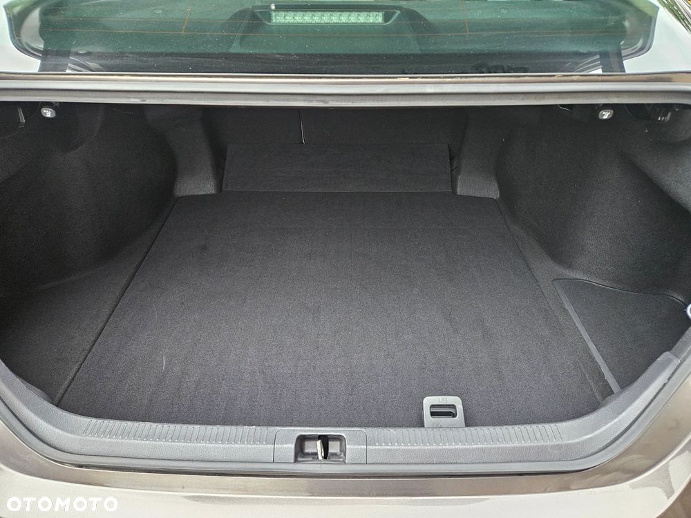 Toyota Camry 2.5 Hybrid Executive CVT - 9