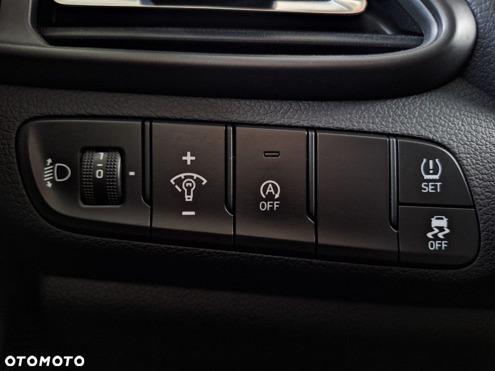Hyundai i30 1.6 D Comfort DCT - 37