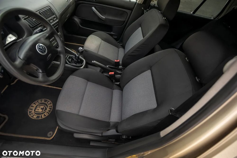 Volkswagen Golf - 5