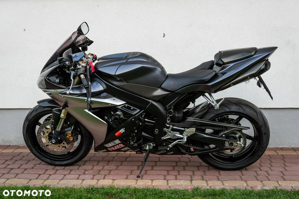 Yamaha R1 - 6