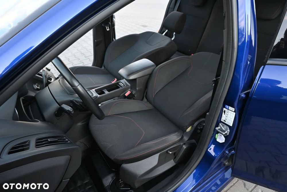 Ford Focus SW 1.5 EcoBoost S&S ST-LINE - 31